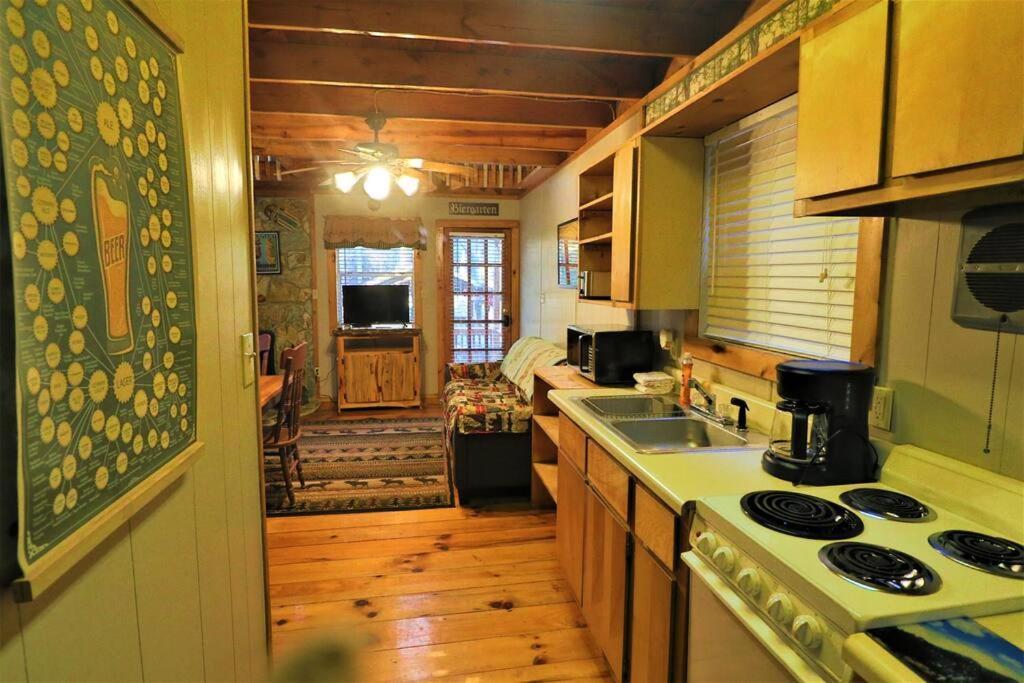 Oktoberfest Themed Cabin In Woods Stream #14 헬렌 외부 사진